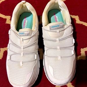 Pretty white sketcher shoe, size 6.5, glittery lace design non functional.